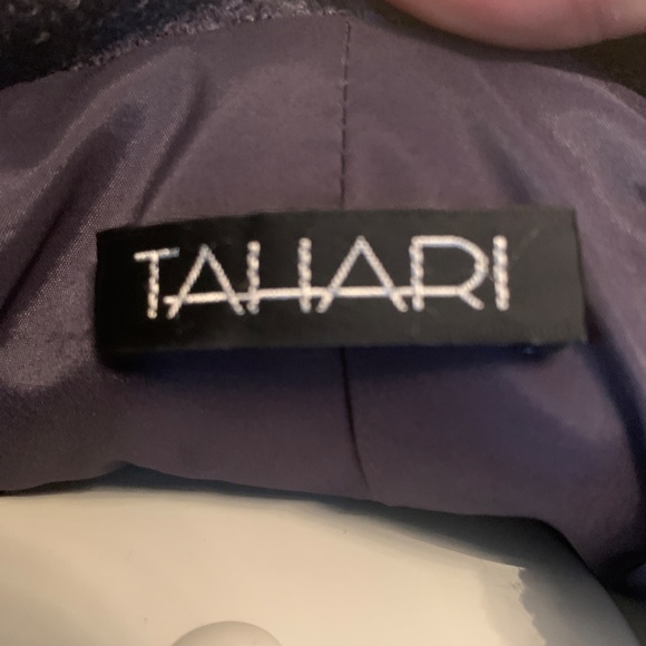 Tahari viscose and wool Boucle blazer‎  worn once - Picture 3 of 5